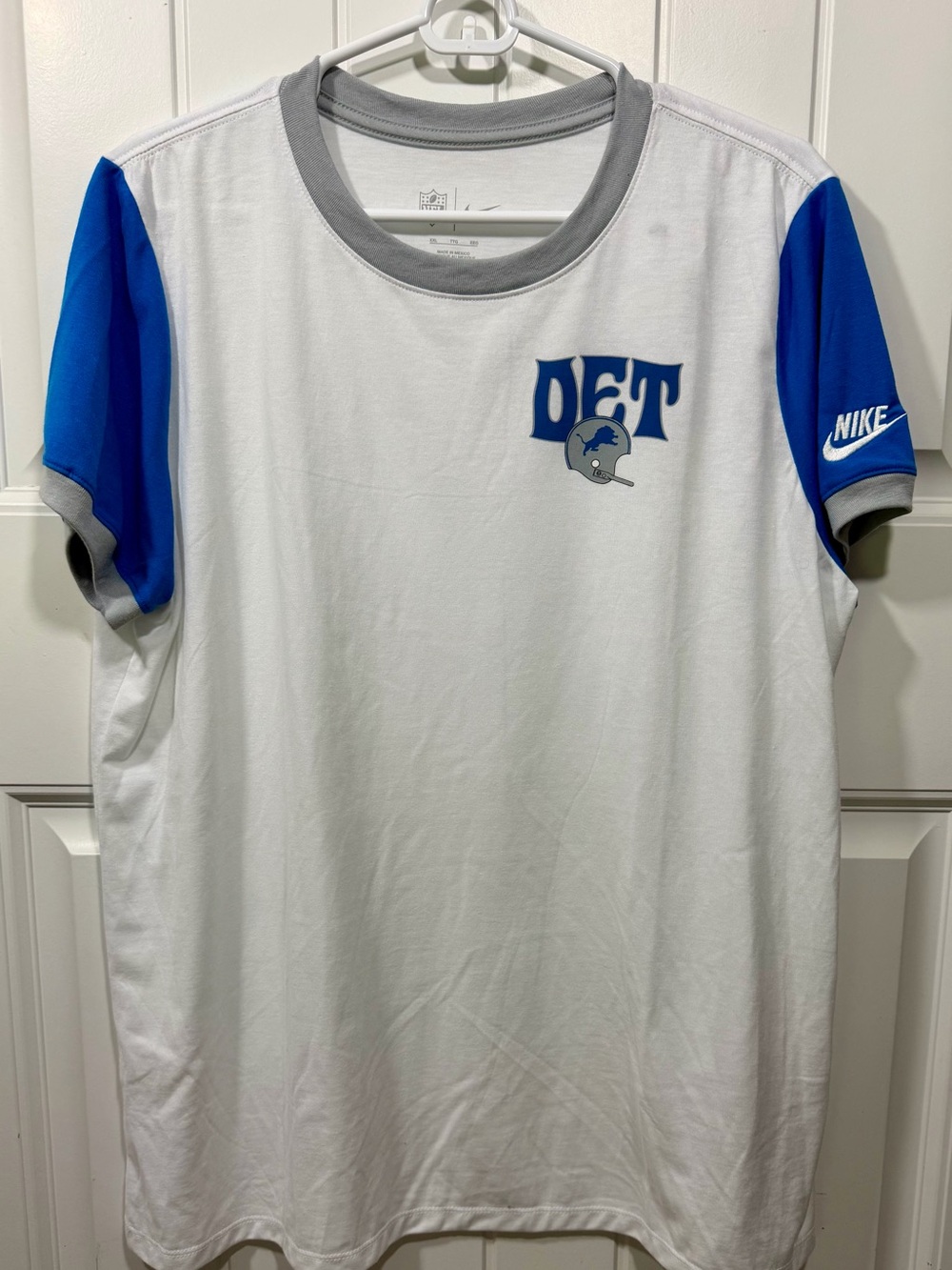 Nike Detroit Lions NFL Women’s White Blue Graphic Tee NWT XXL